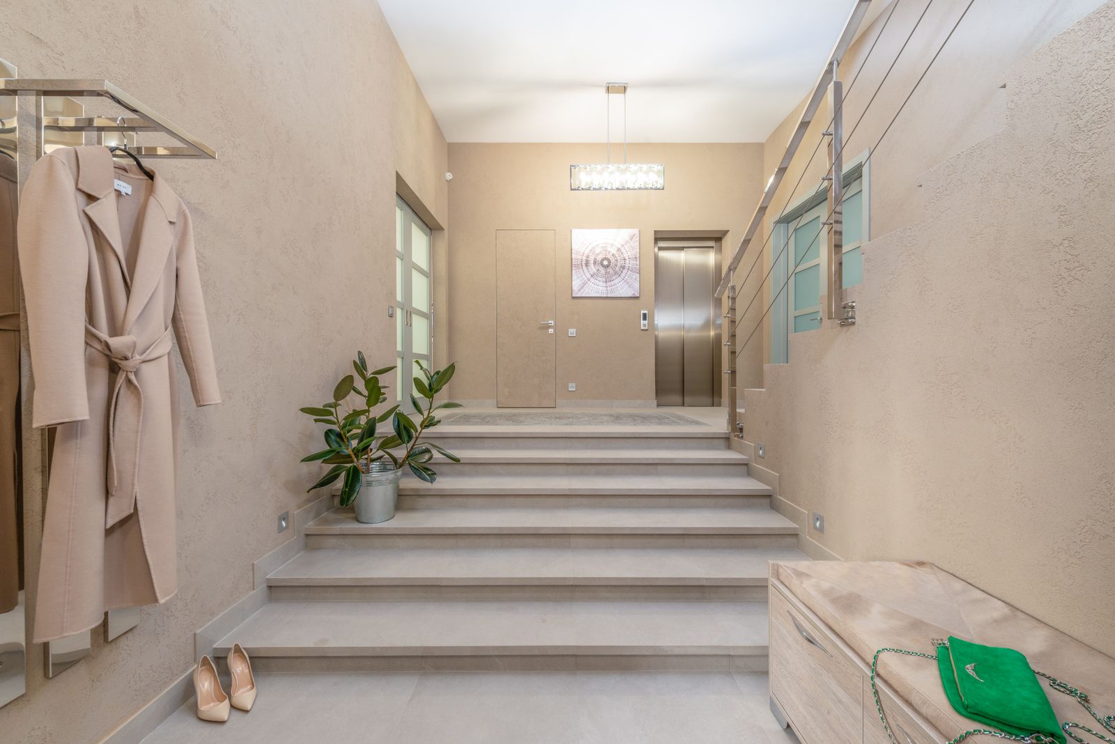Hall d'immeuble propre après nettoyage des parties communes à Aix-en-Provence